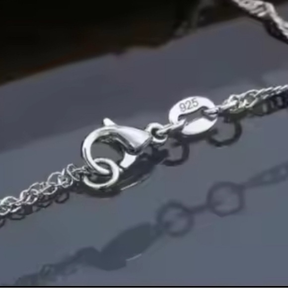 Elegant Silver Jewelry Set with Crystals - Picture 2 of 2